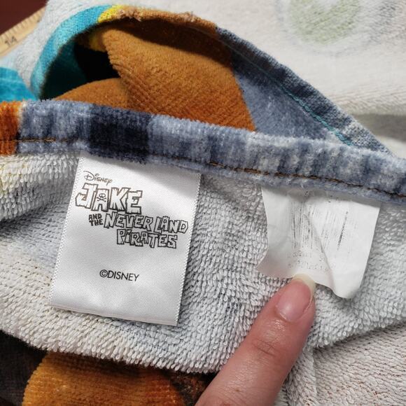 Vintage Disney Jake And The Never Land Pirates Beach Towel 28x55 Blue Bath Pool - Picture 4 of 15